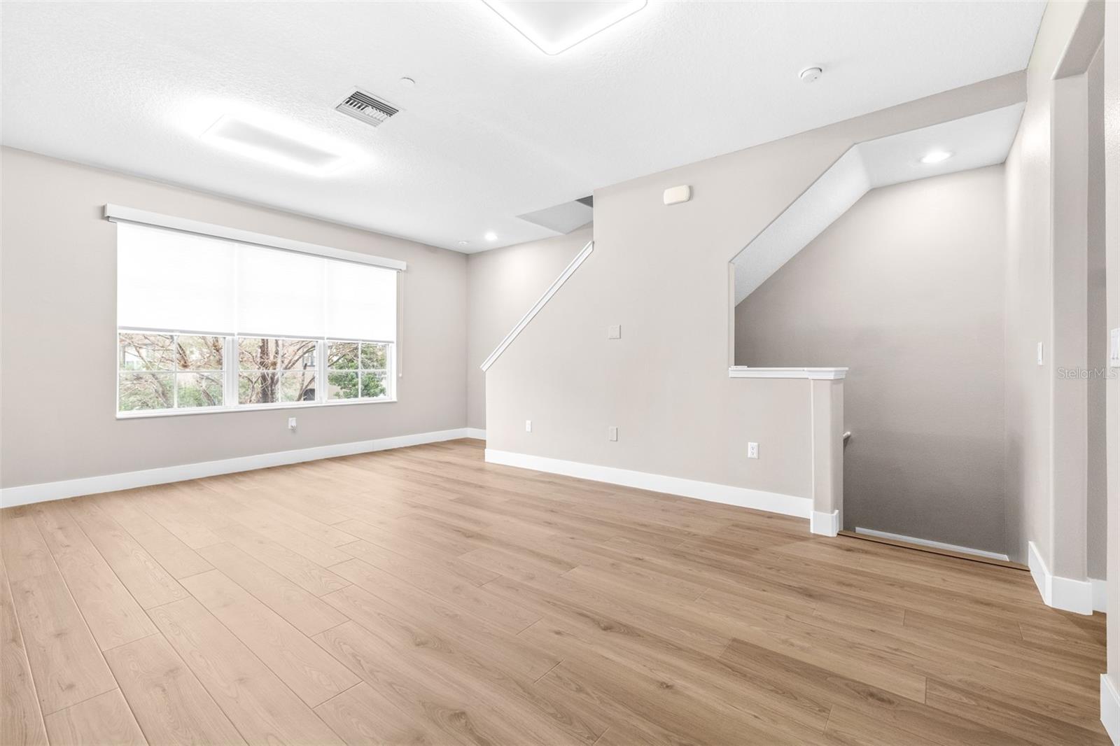 Listing photo id 14 for 2547 Lexington Oak Drive