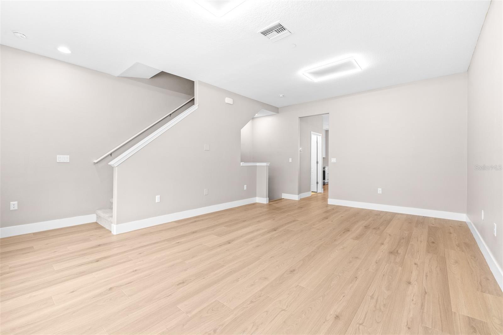 Listing photo id 15 for 2547 Lexington Oak Drive
