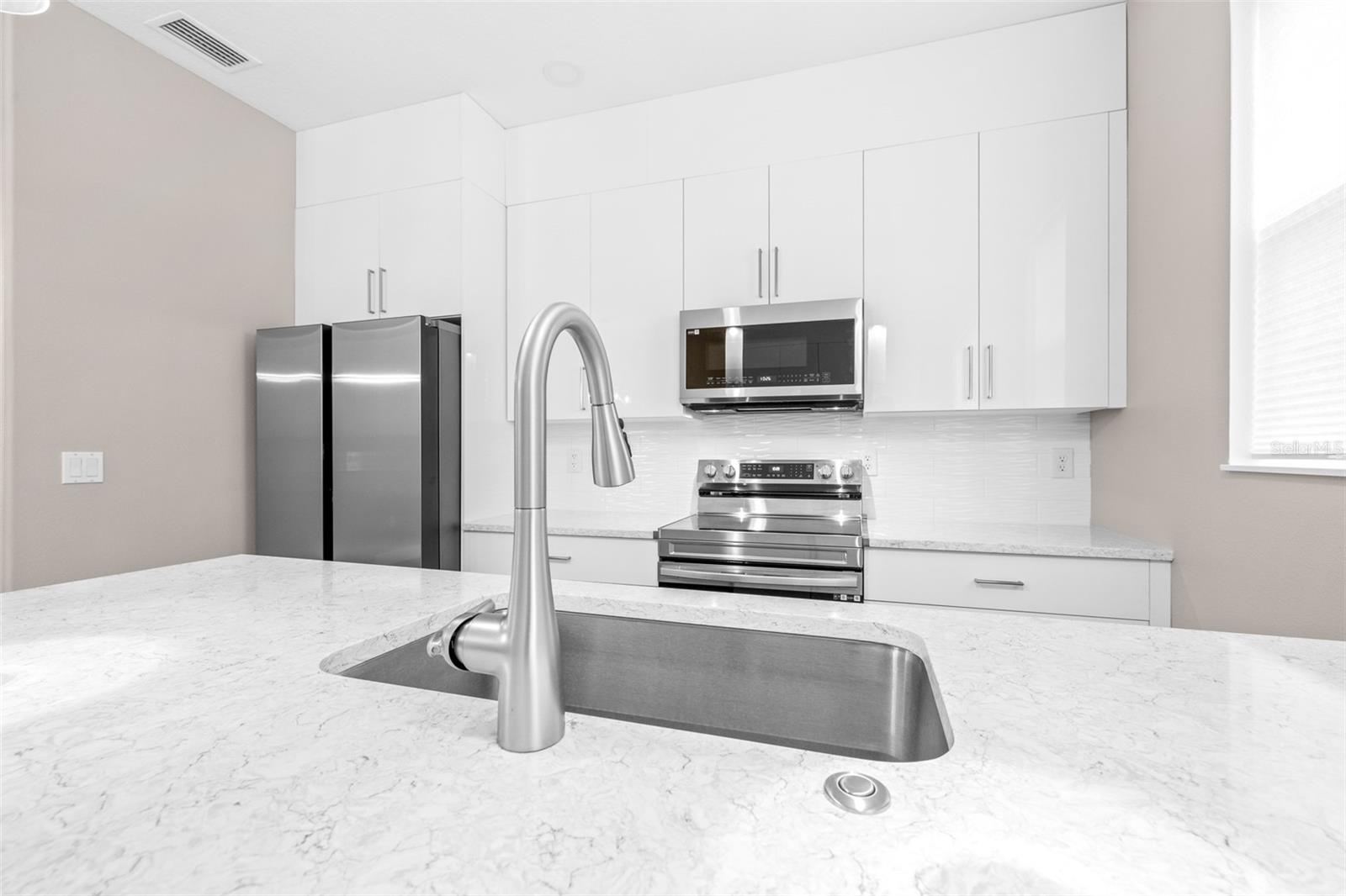 Listing photo id 24 for 2547 Lexington Oak Drive