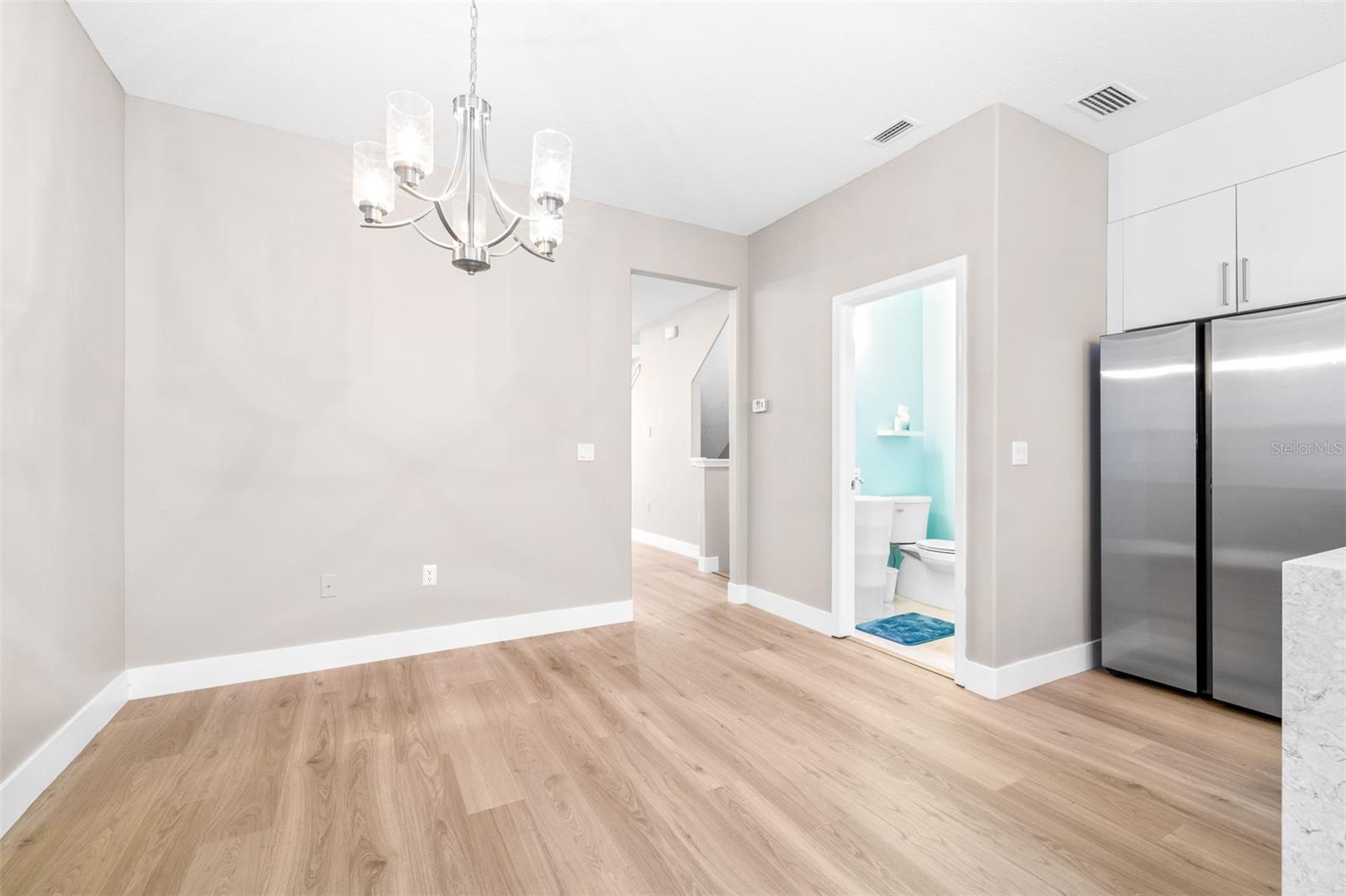 Listing photo id 28 for 2547 Lexington Oak Drive