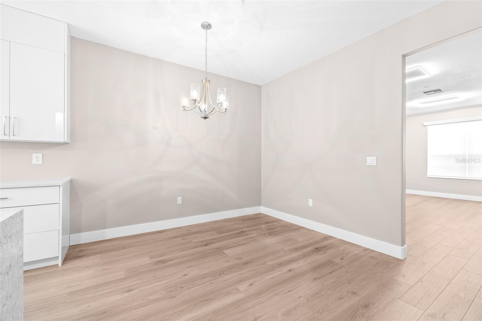 Listing photo id 29 for 2547 Lexington Oak Drive