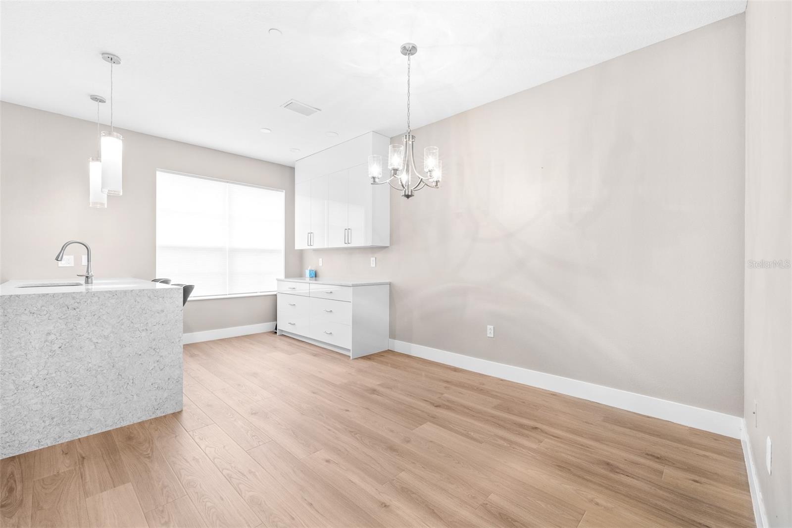 Listing photo id 30 for 2547 Lexington Oak Drive