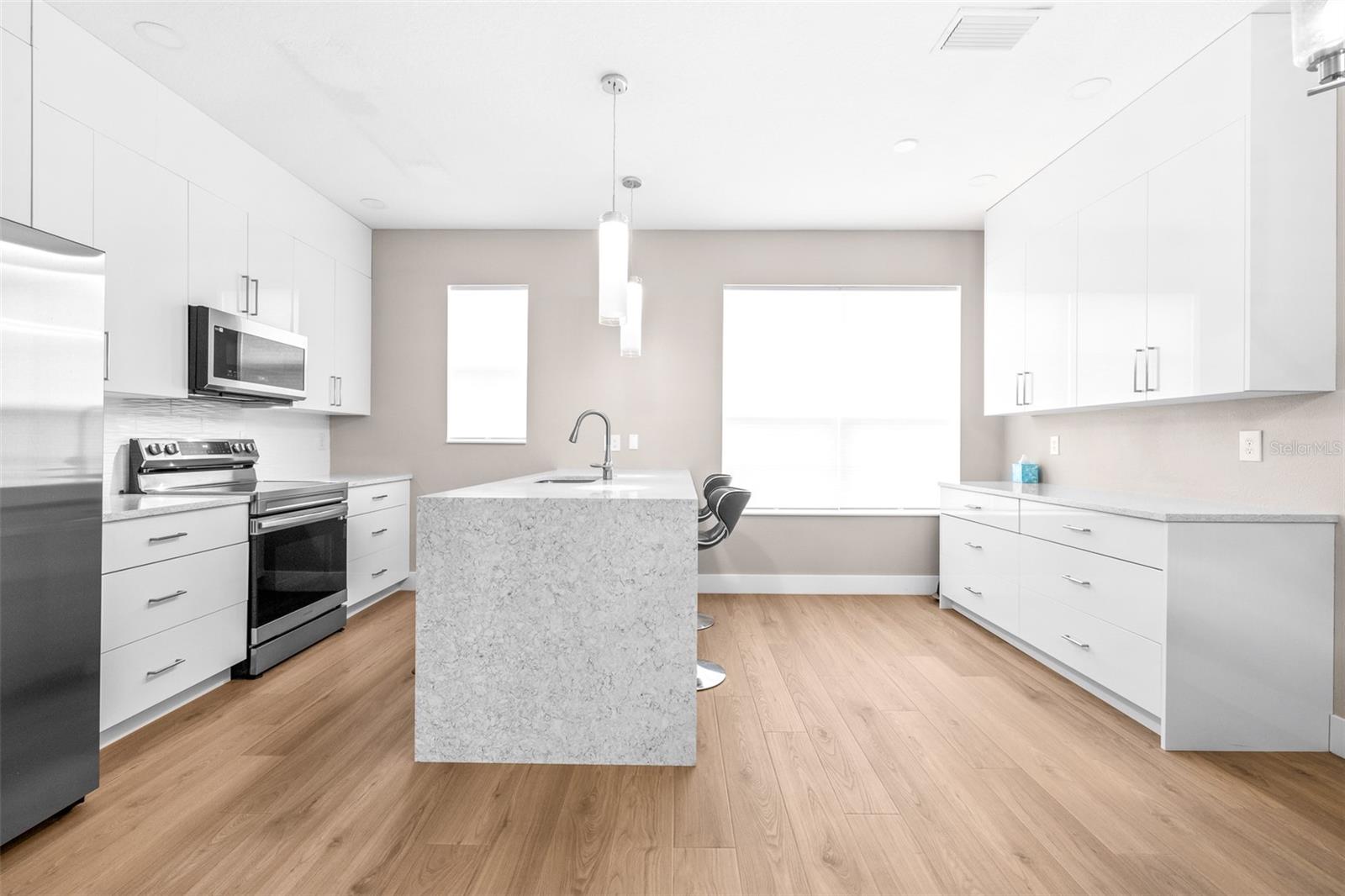 Listing photo id 31 for 2547 Lexington Oak Drive