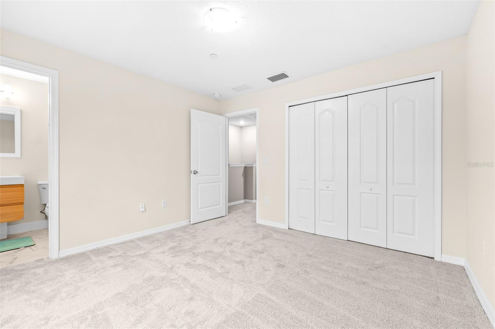 Listing photo id 45 for 2547 Lexington Oak Drive