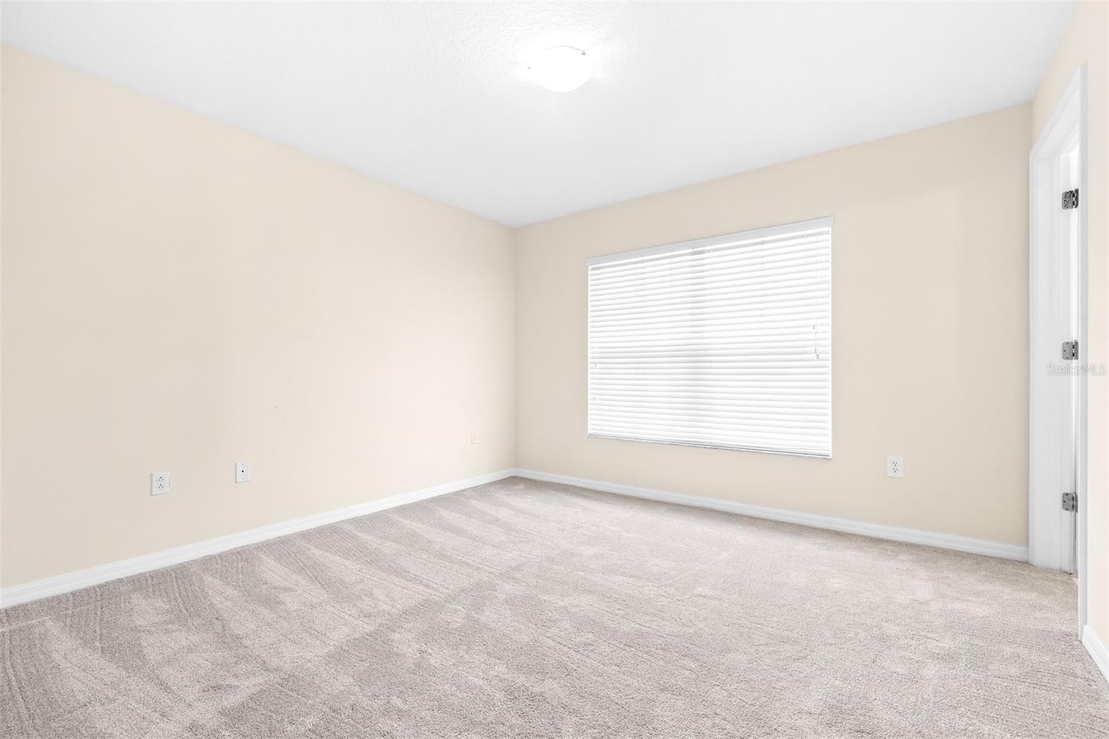 Listing photo id 46 for 2547 Lexington Oak Drive