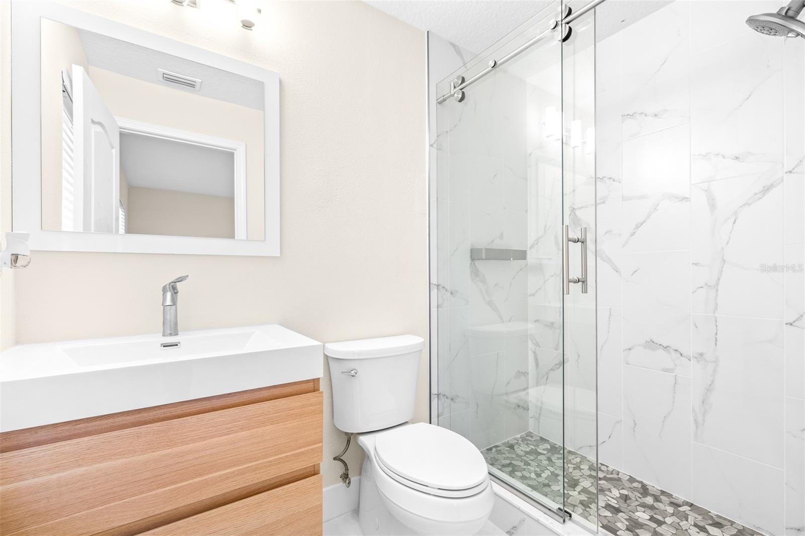 Listing photo id 48 for 2547 Lexington Oak Drive