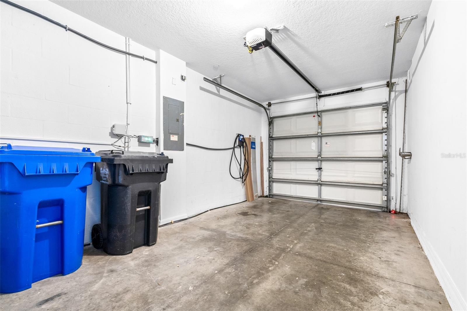Listing photo id 50 for 2547 Lexington Oak Drive