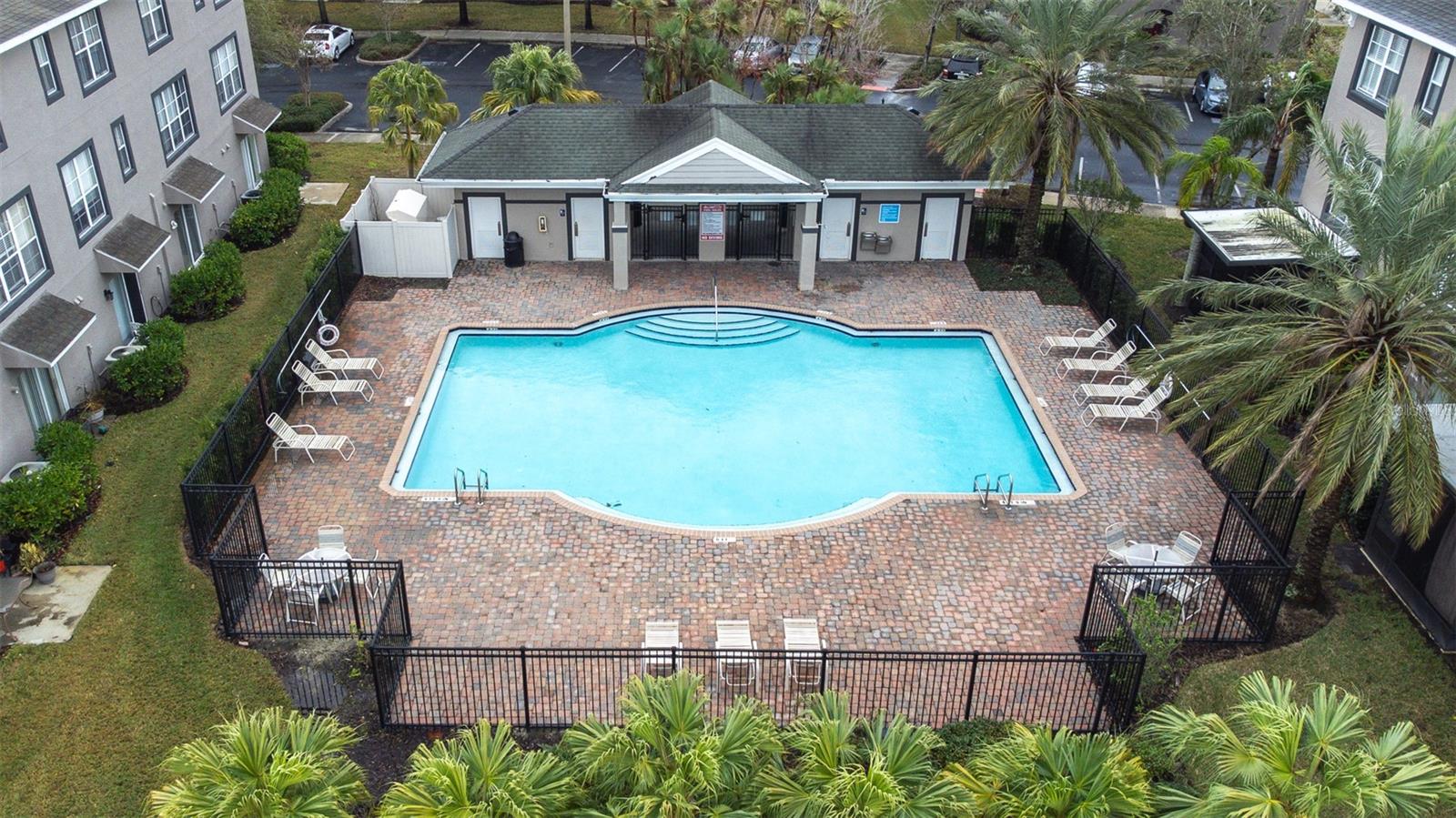 Listing photo id 57 for 2547 Lexington Oak Drive