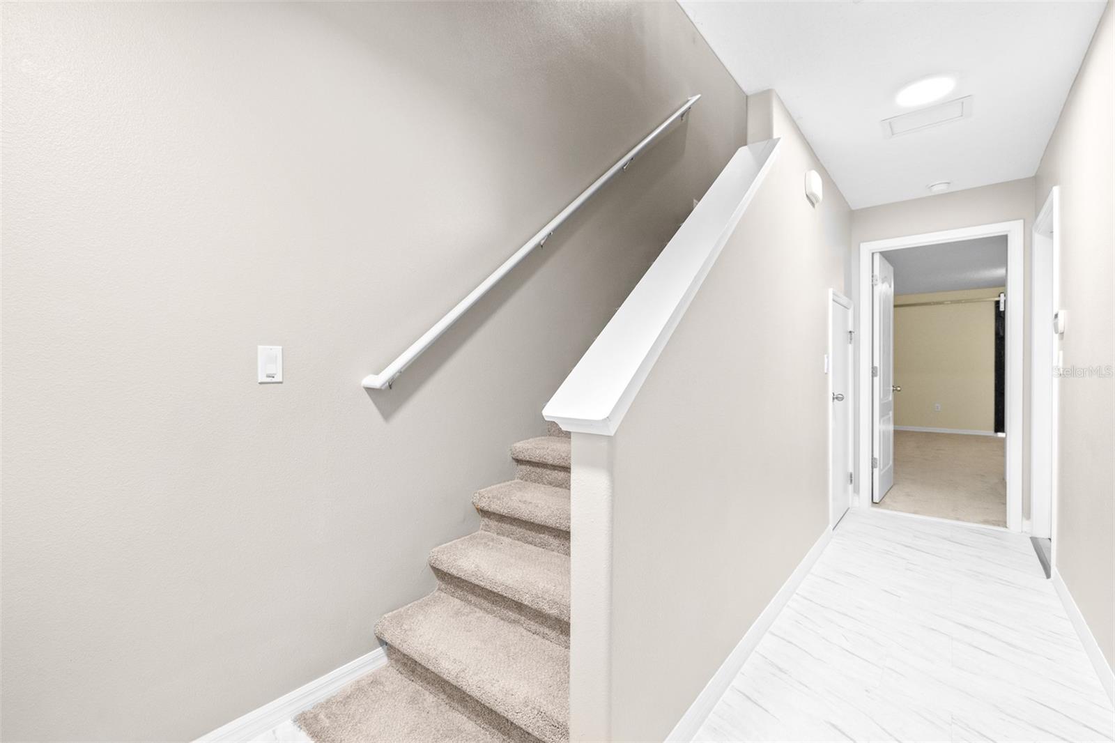 Listing photo id 5 for 2547 Lexington Oak Drive