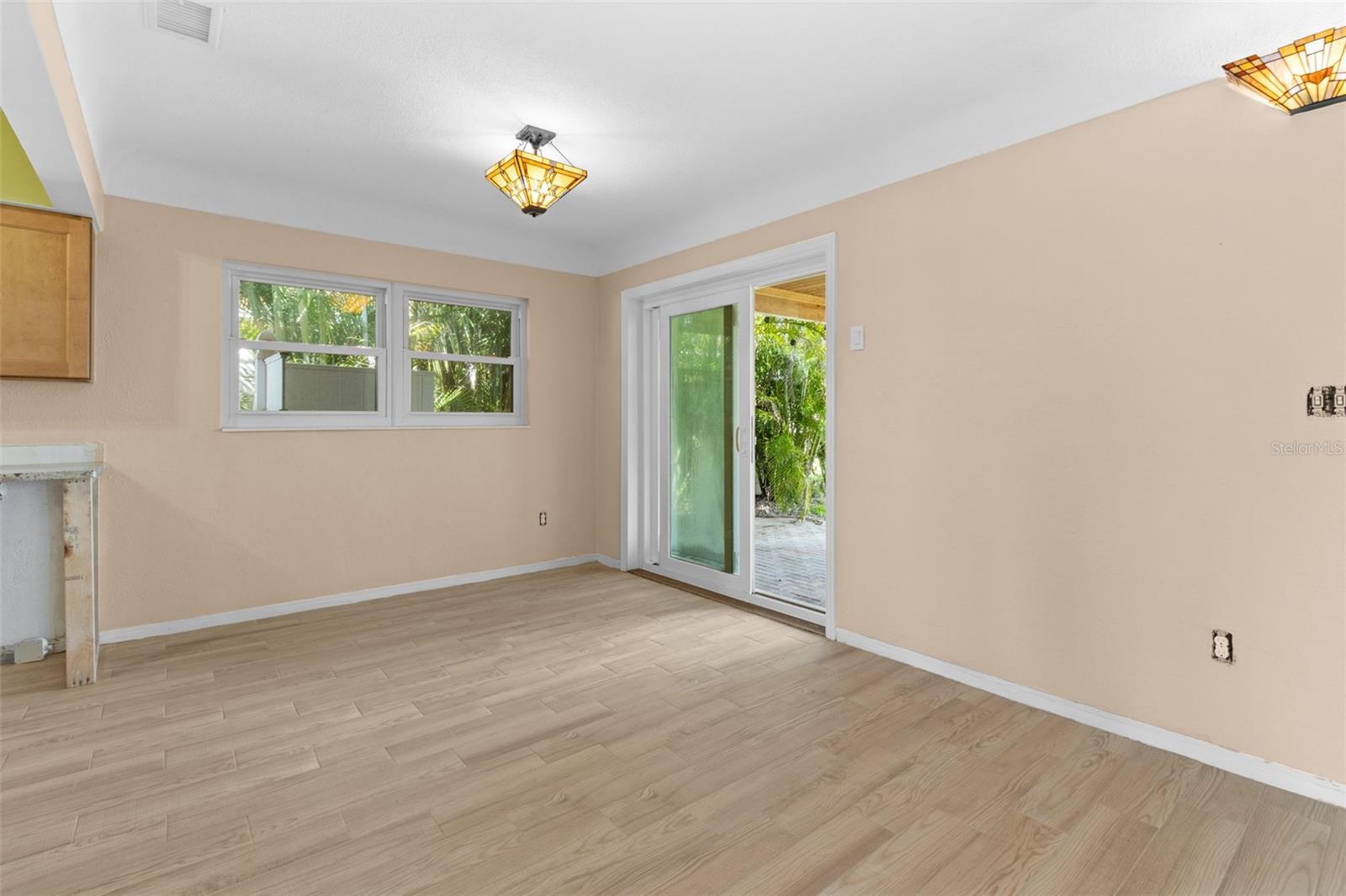 Image 11 of 34 For 543 Crystal Drive