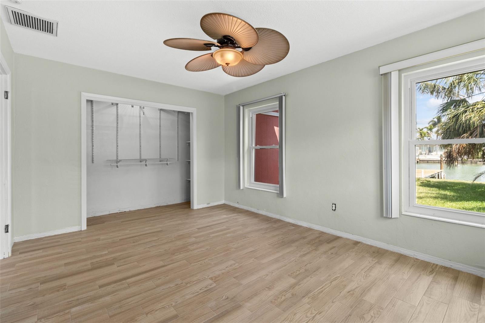 Image 13 of 34 For 543 Crystal Drive
