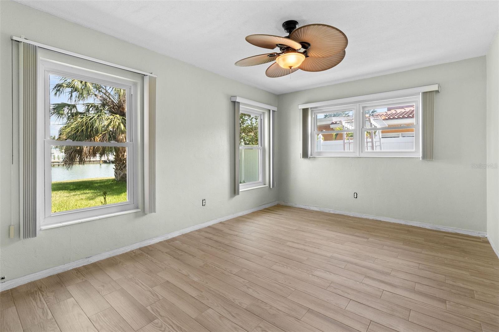 Image 14 of 34 For 543 Crystal Drive