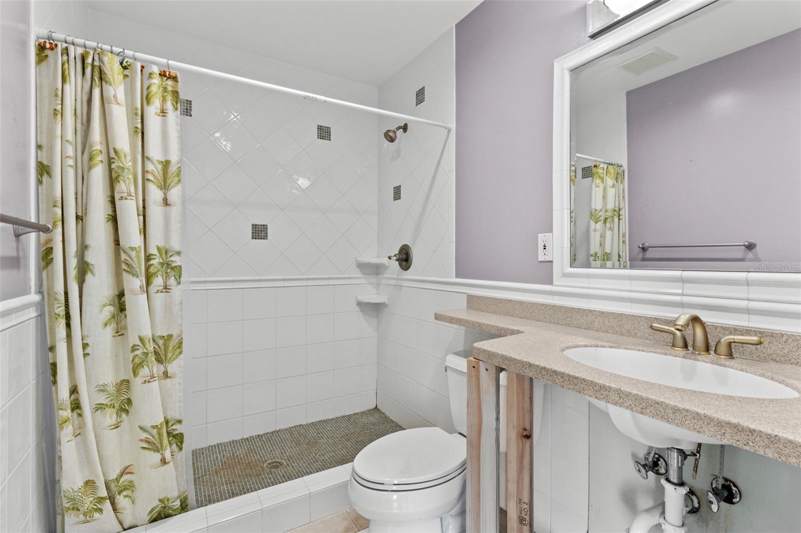 Image 18 of 34 For 543 Crystal Drive