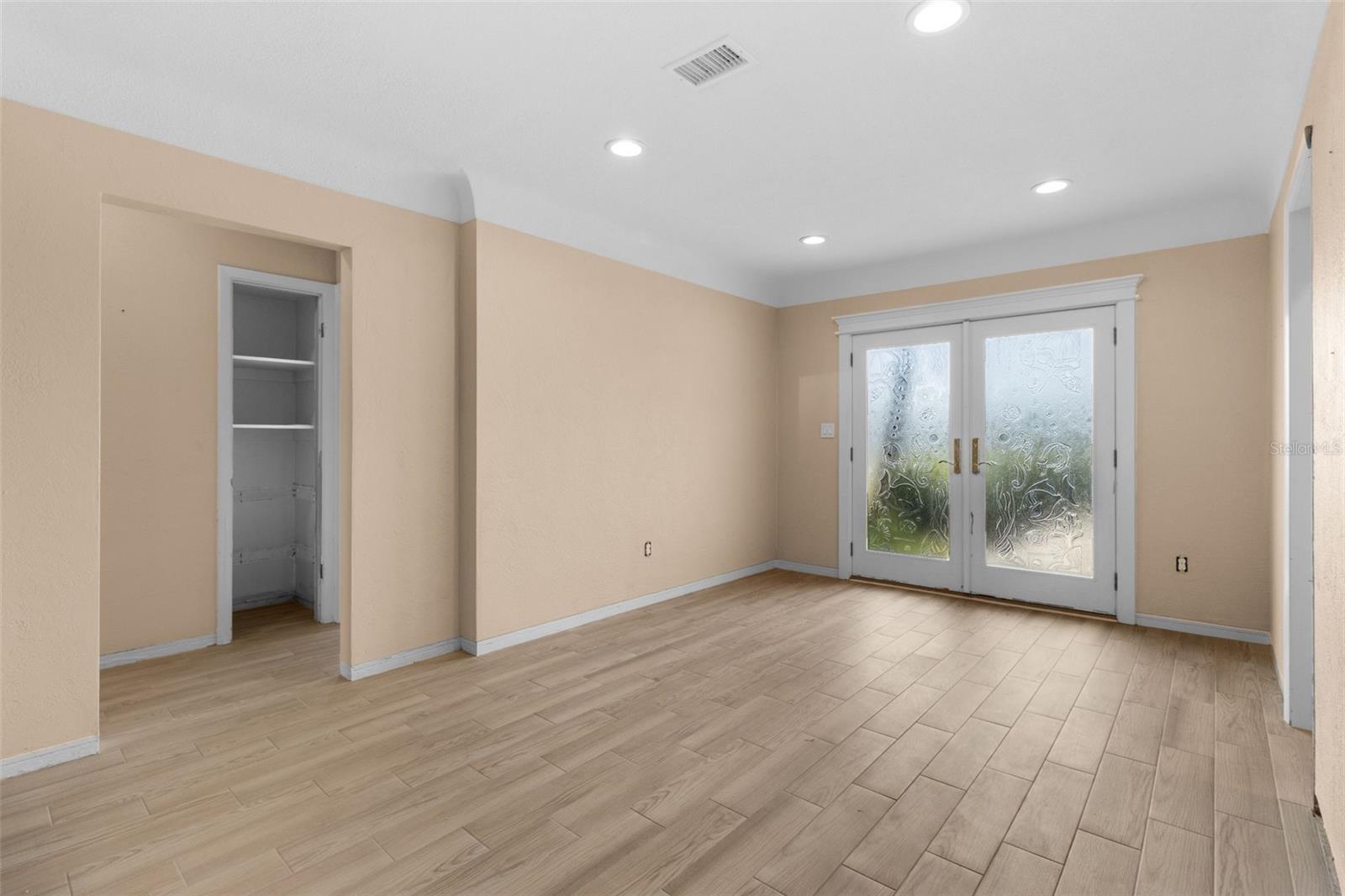 Image 3 of 34 For 543 Crystal Drive