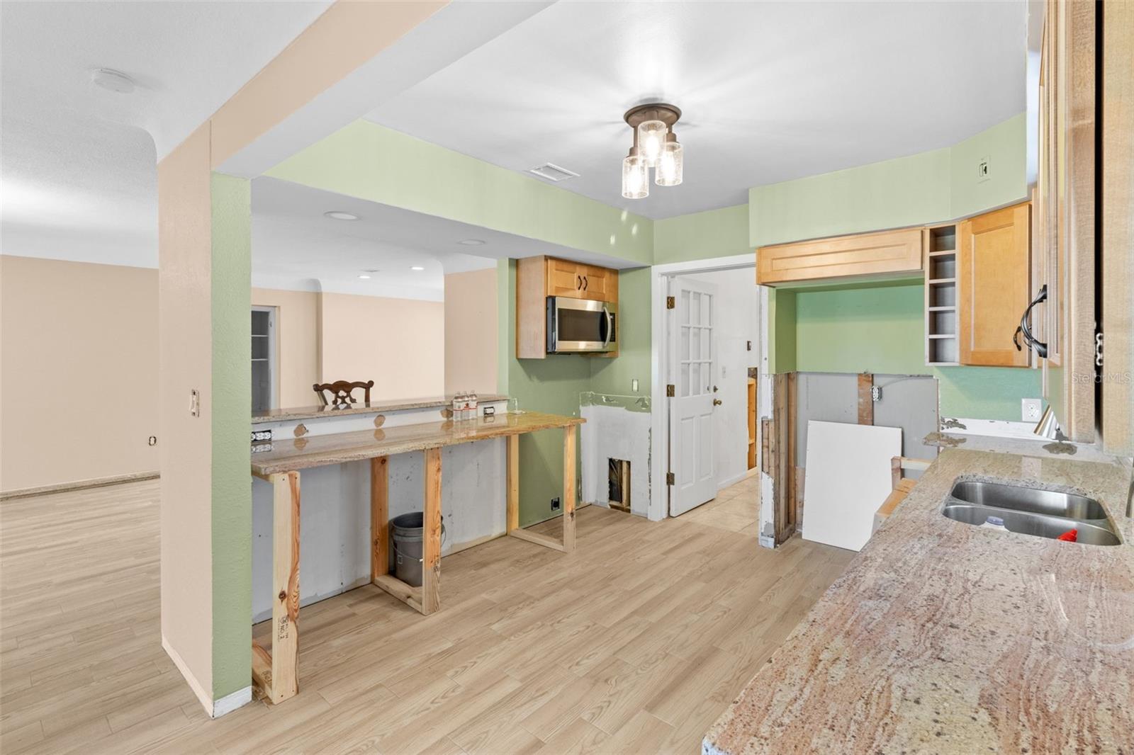 Image 9 of 34 For 543 Crystal Drive