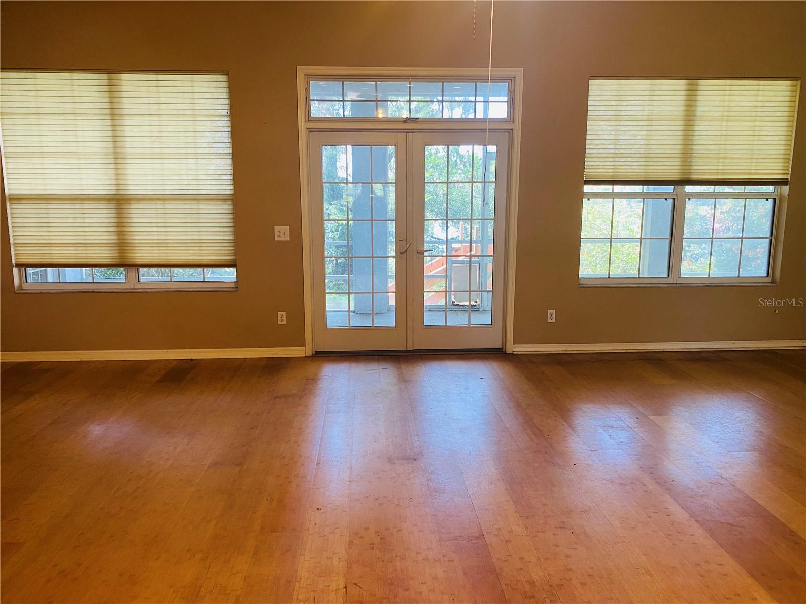 Image 10 of 27 For 208 Shepard Avenue