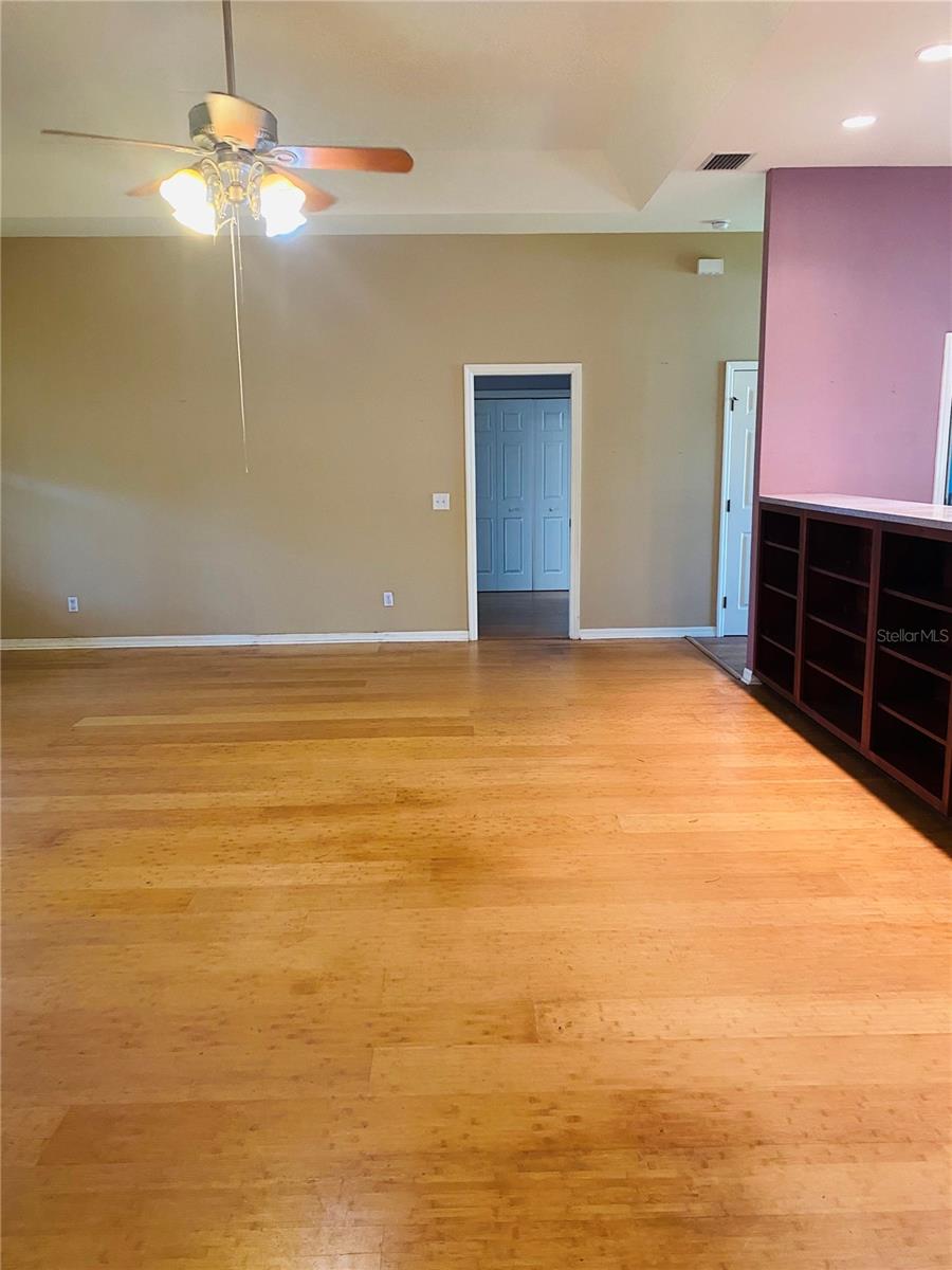 Image 11 of 27 For 208 Shepard Avenue