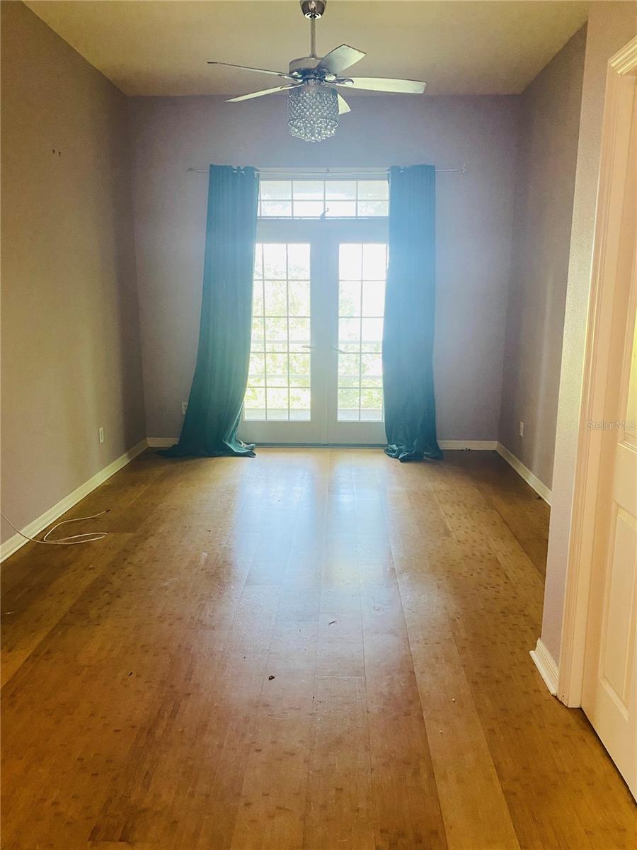 Image 12 of 27 For 208 Shepard Avenue