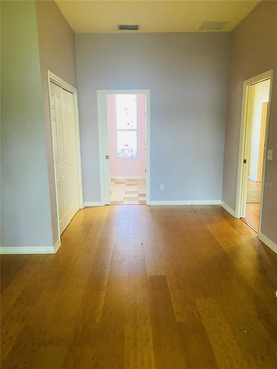 Image 13 of 27 For 208 Shepard Avenue