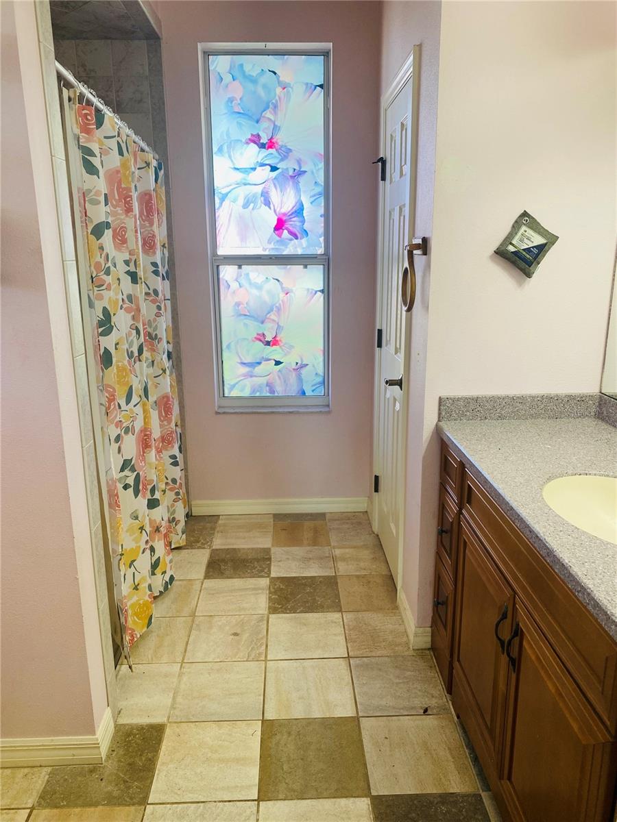 Image 15 of 27 For 208 Shepard Avenue