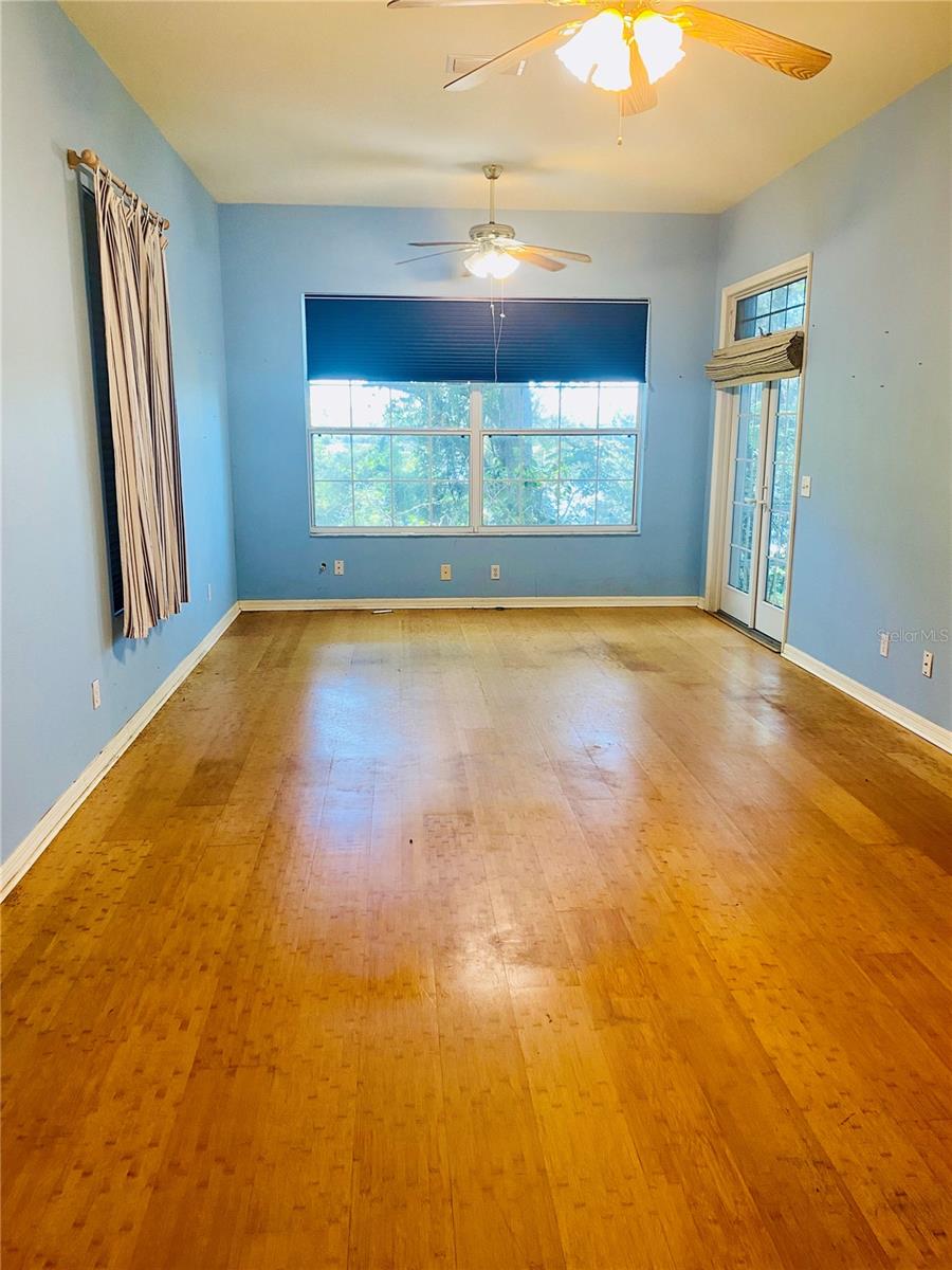 Image 17 of 27 For 208 Shepard Avenue