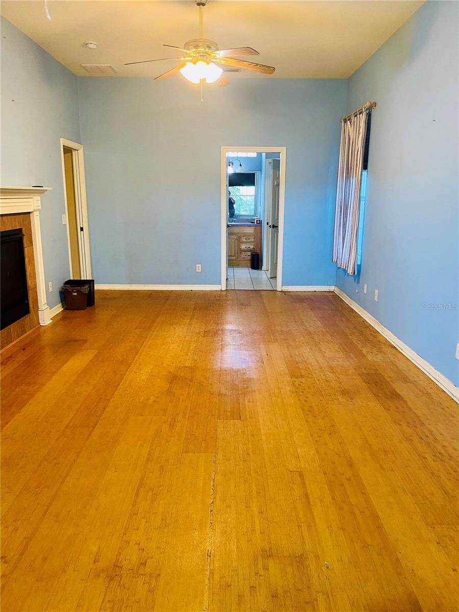 Image 20 of 27 For 208 Shepard Avenue