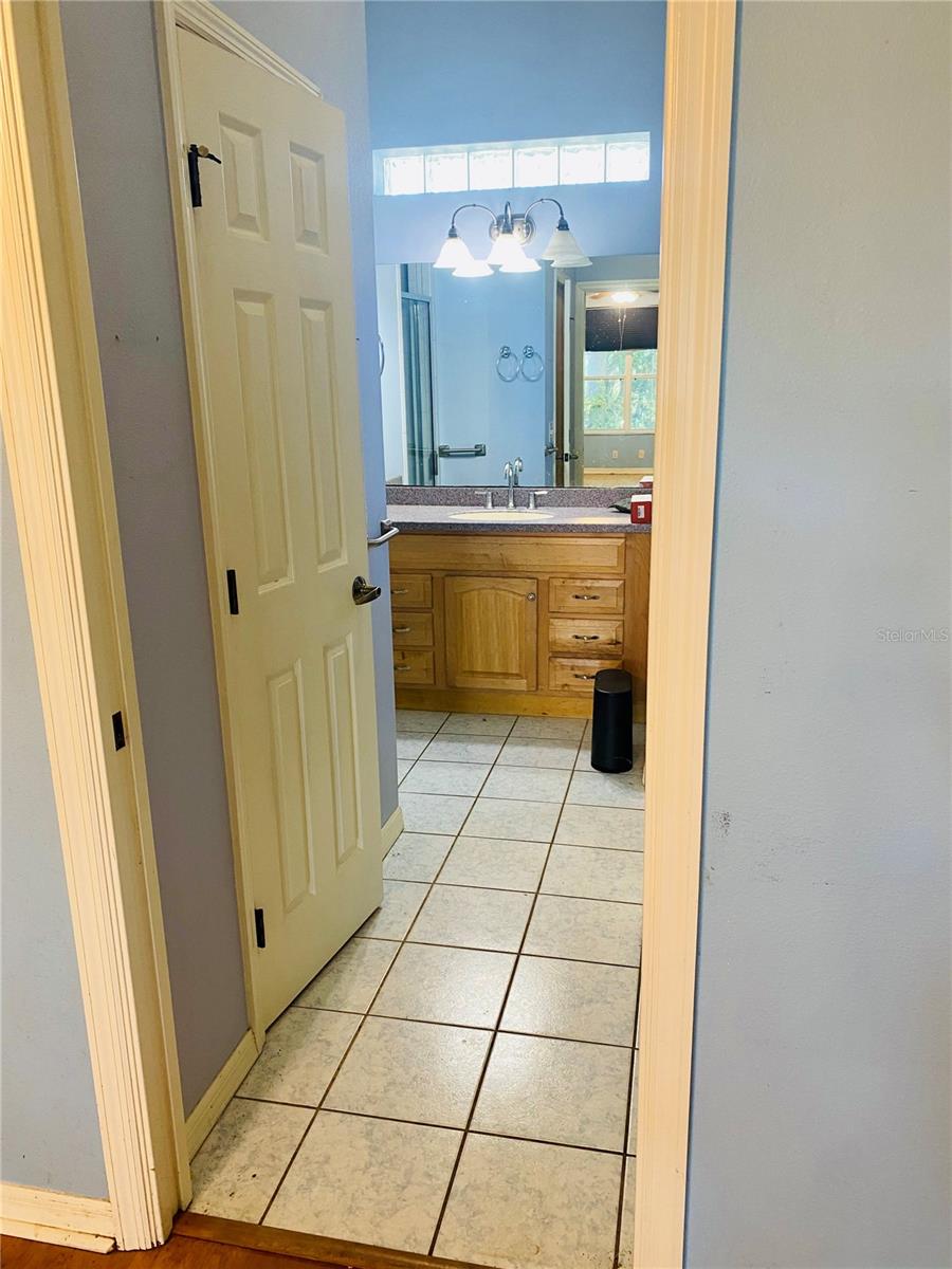 Image 21 of 27 For 208 Shepard Avenue