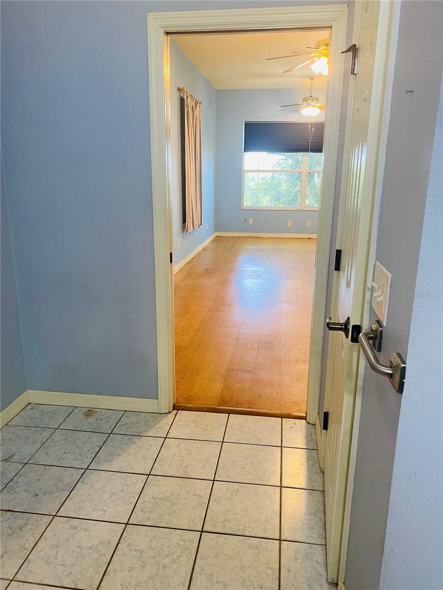 Image 24 of 27 For 208 Shepard Avenue