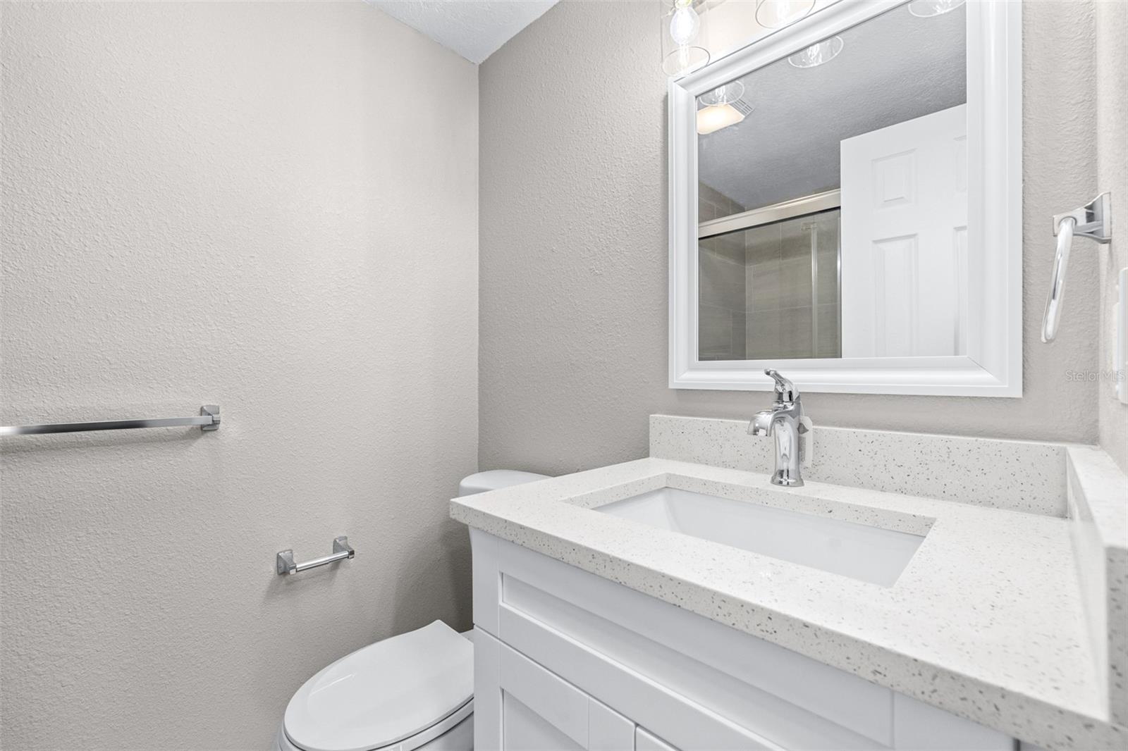 Image 12 of 44 For 13926 Helen Avenue