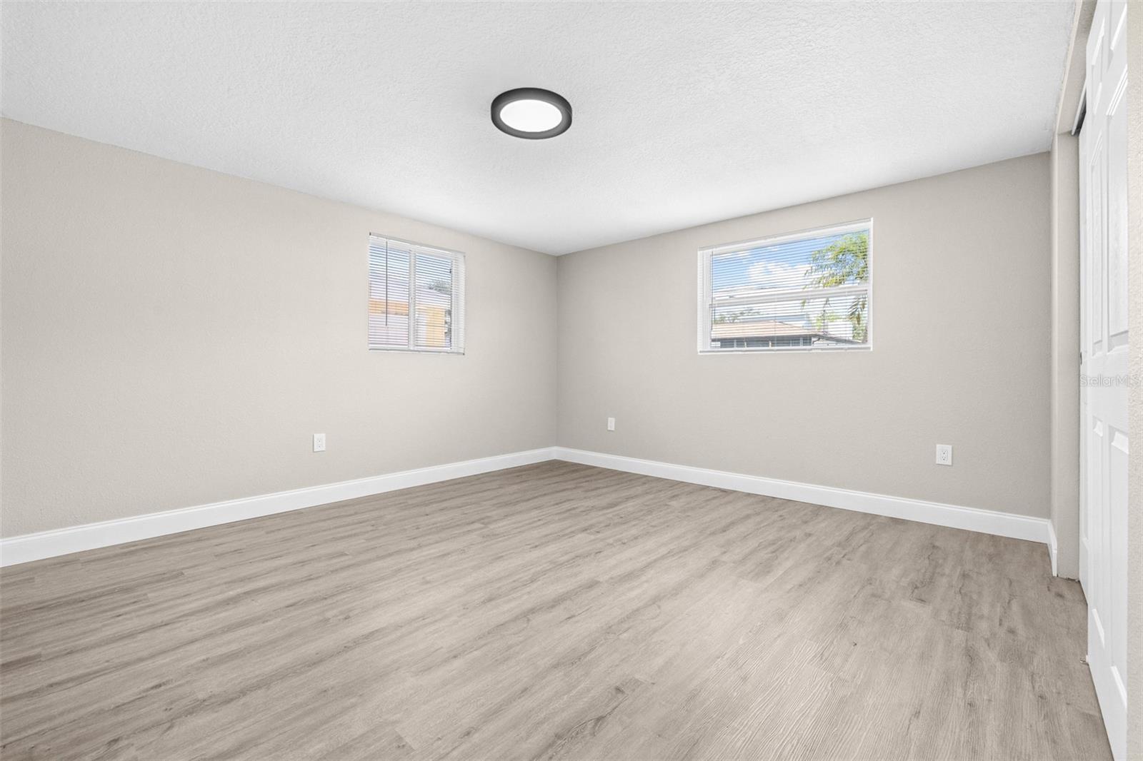 Image 14 of 44 For 13926 Helen Avenue