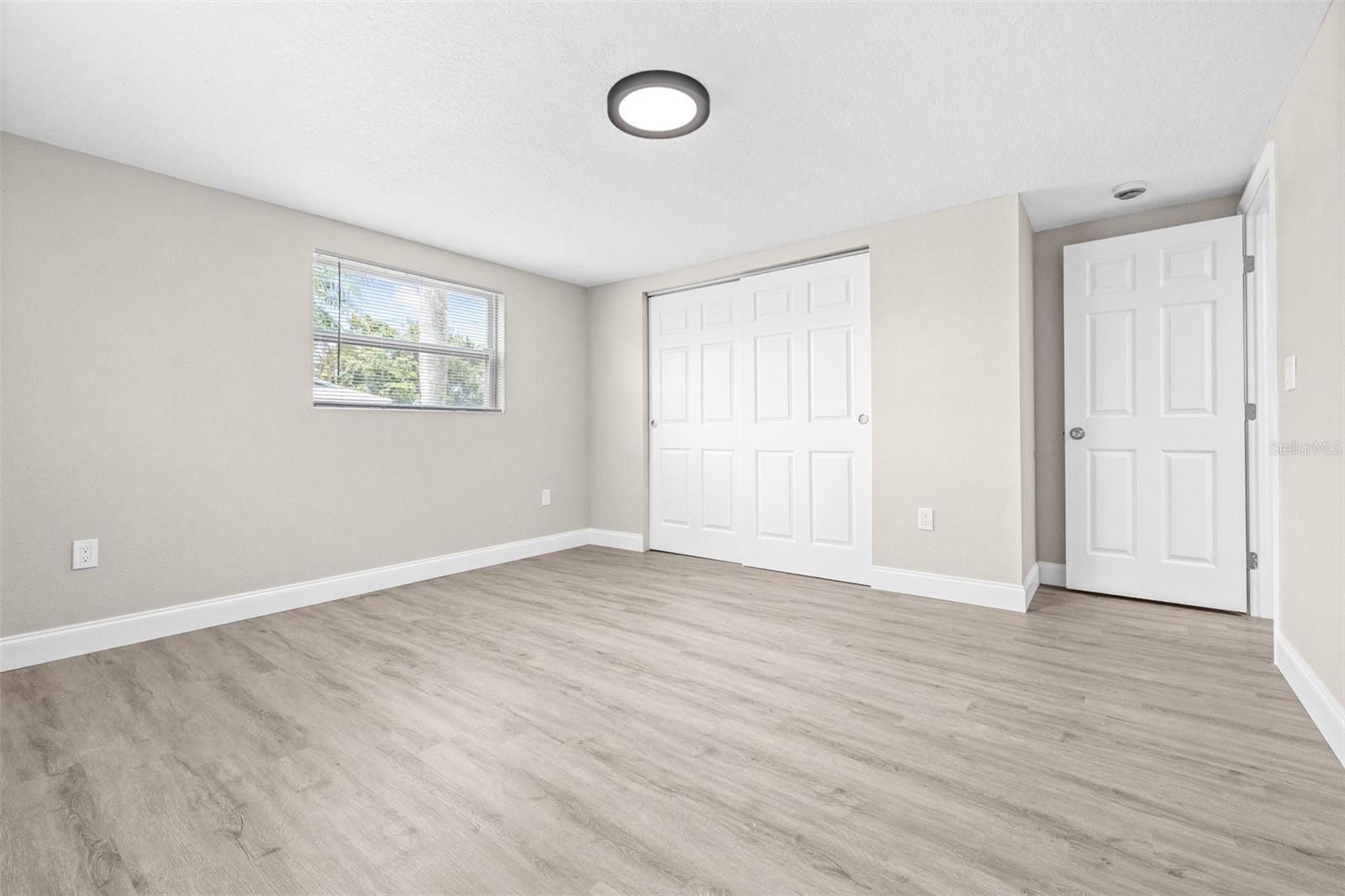 Image 15 of 44 For 13926 Helen Avenue