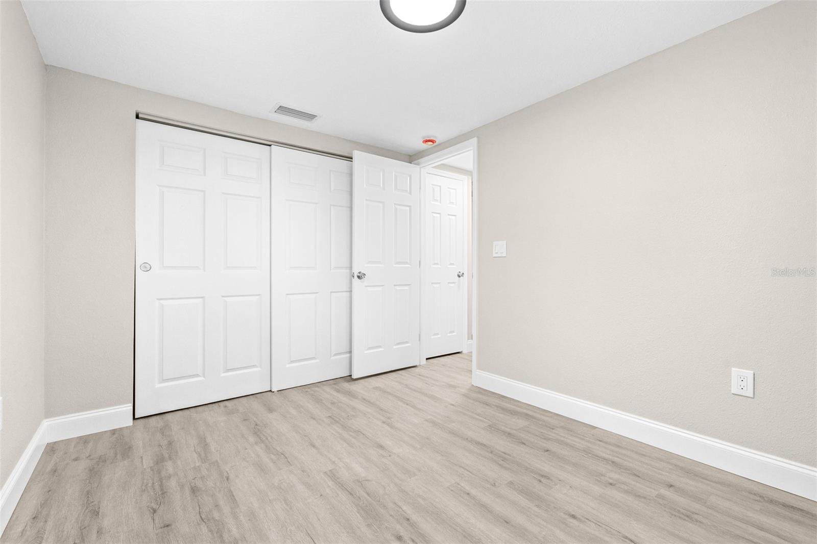 Image 18 of 44 For 13926 Helen Avenue