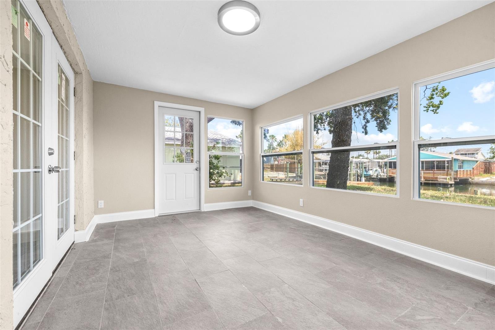 Image 19 of 44 For 13926 Helen Avenue