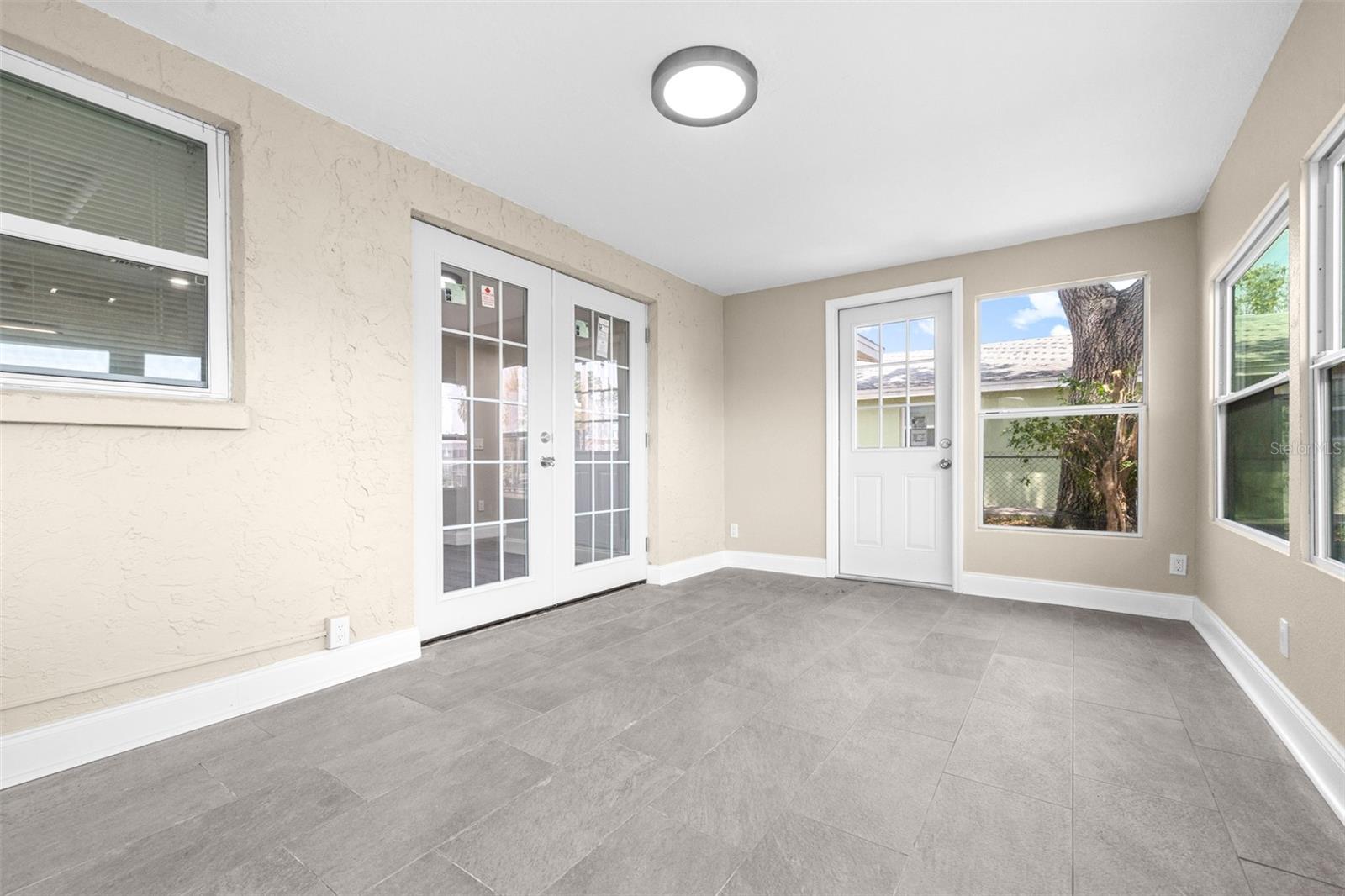 Image 20 of 44 For 13926 Helen Avenue