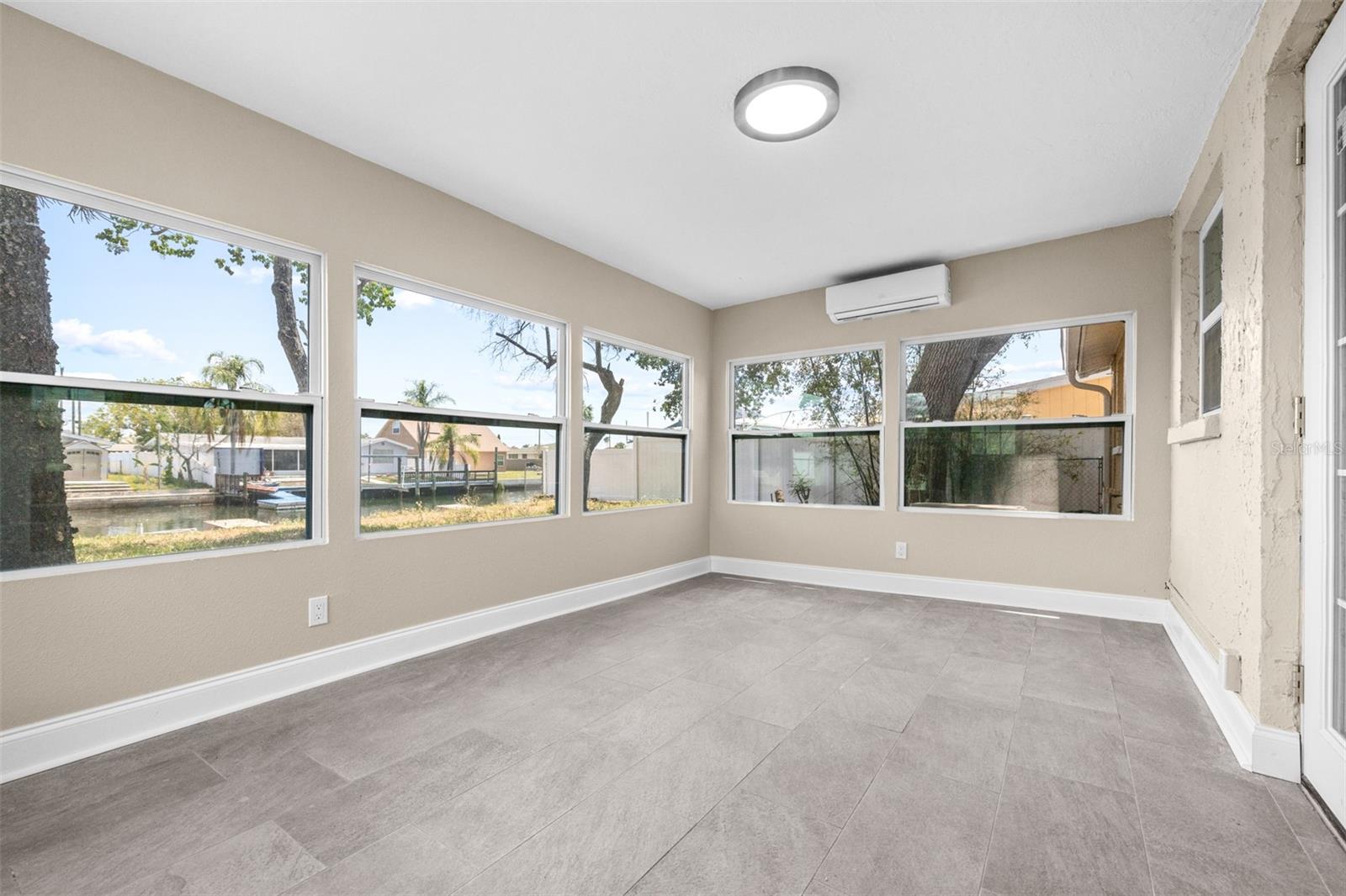 Image 21 of 44 For 13926 Helen Avenue