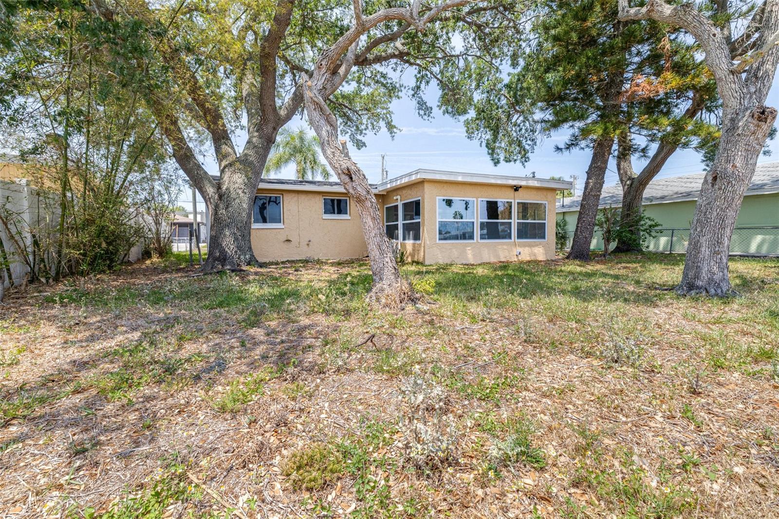 Image 24 of 44 For 13926 Helen Avenue
