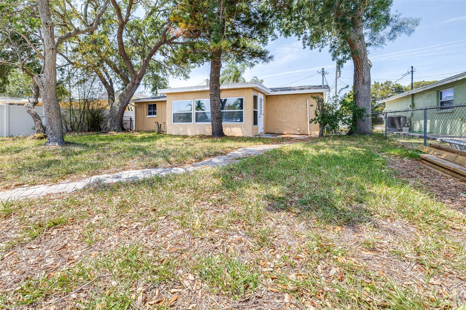 Image 25 of 44 For 13926 Helen Avenue