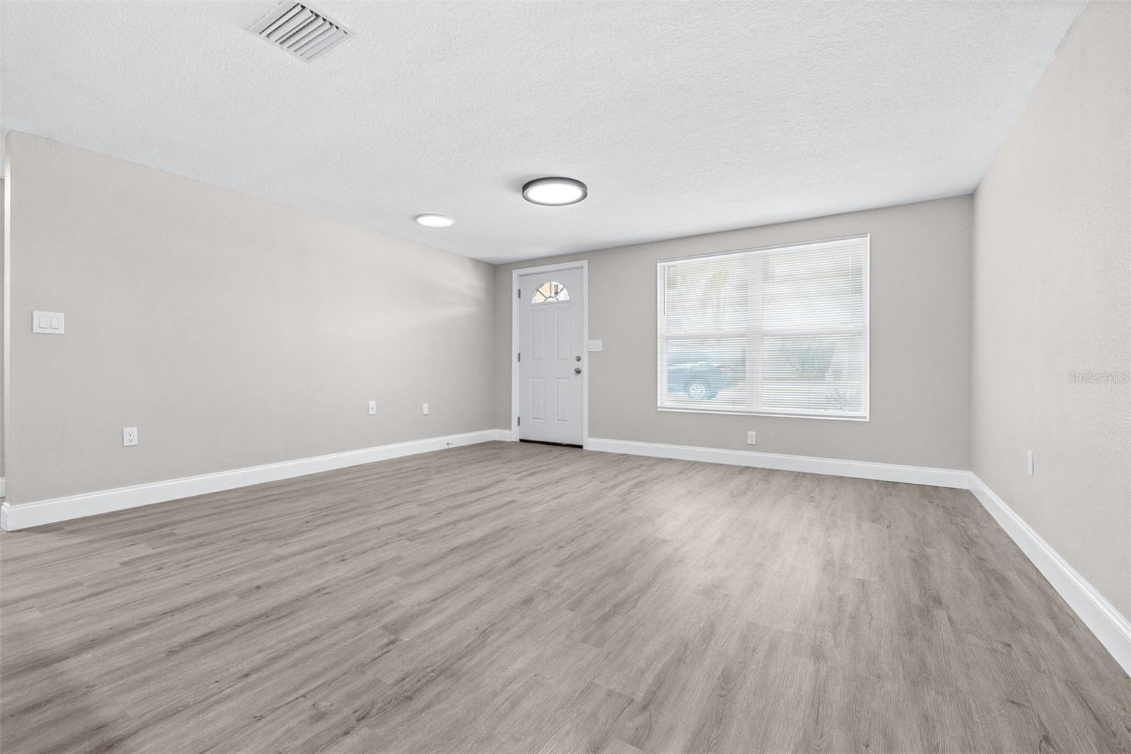 Image 3 of 44 For 13926 Helen Avenue