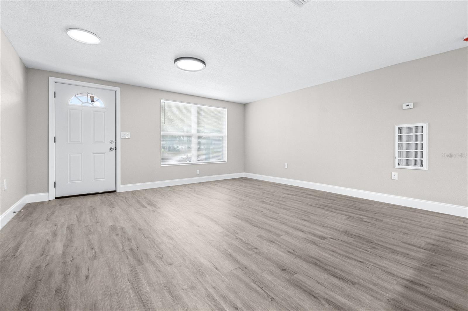Image 4 of 44 For 13926 Helen Avenue