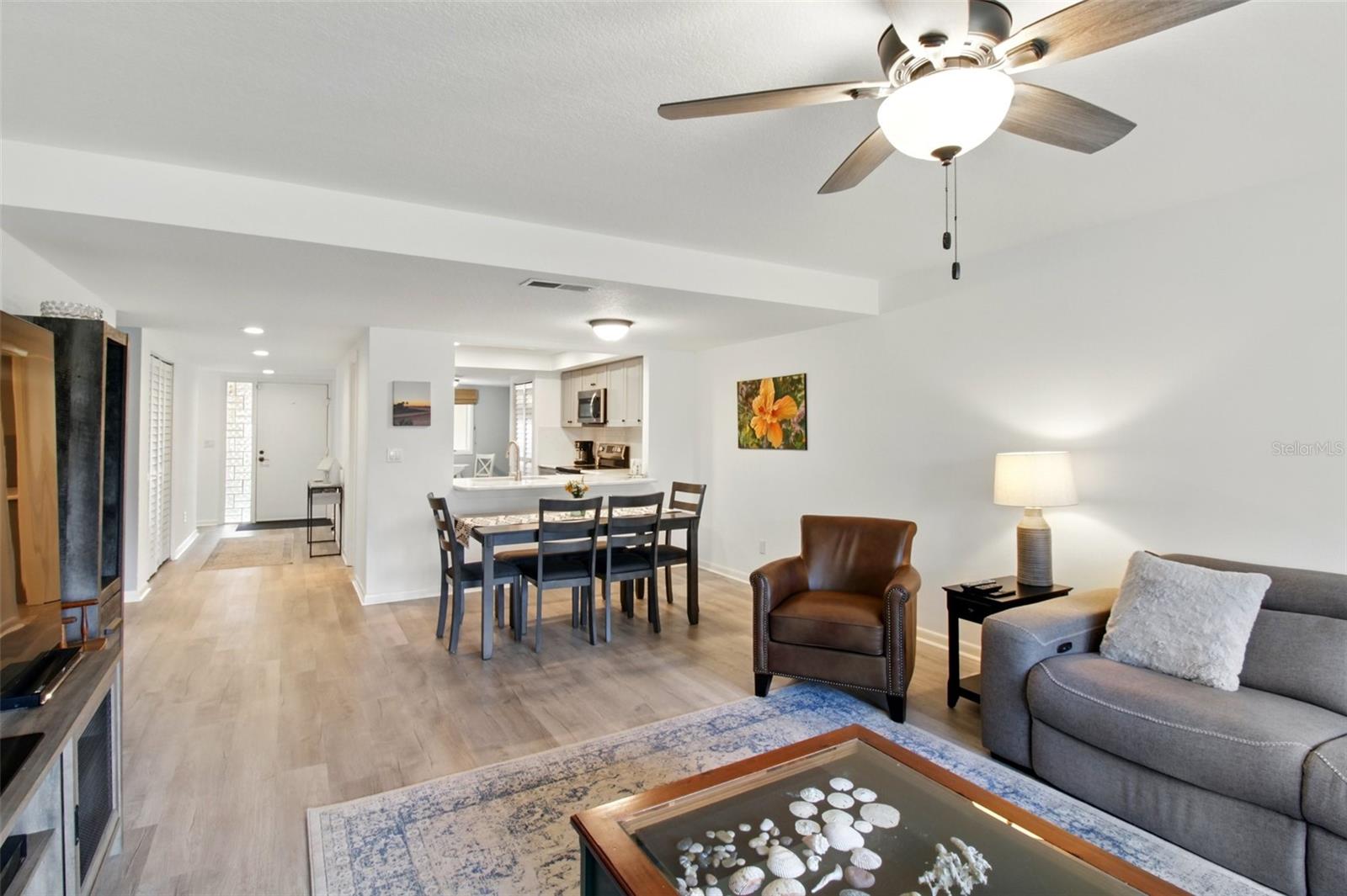 Image 14 of 41 For 8005 Bardmoor Place 102i
