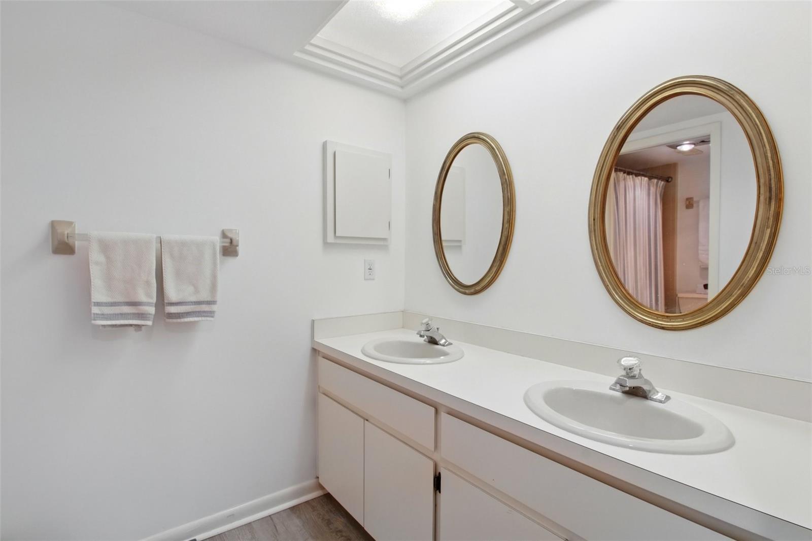 Image 17 of 41 For 8005 Bardmoor Place 102i
