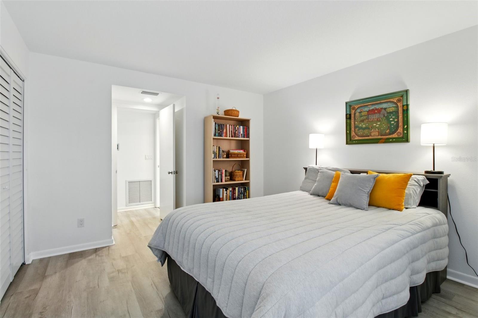 Image 21 of 41 For 8005 Bardmoor Place 102i