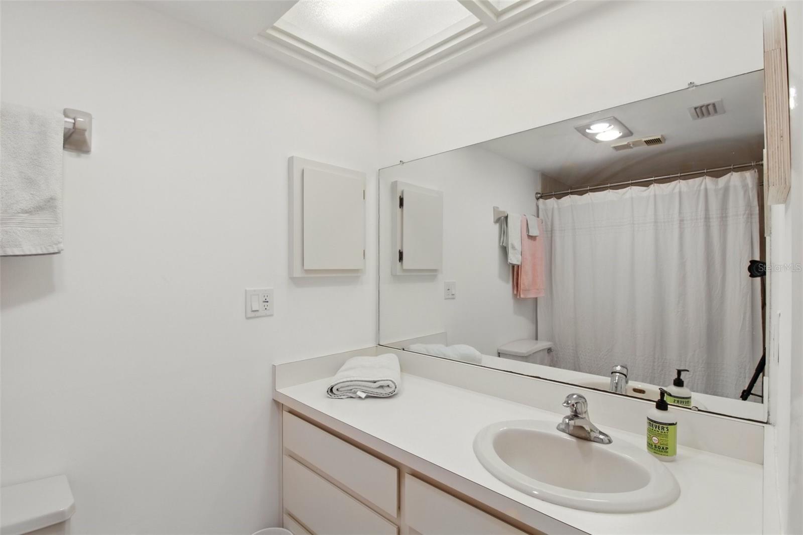 Image 22 of 41 For 8005 Bardmoor Place 102i