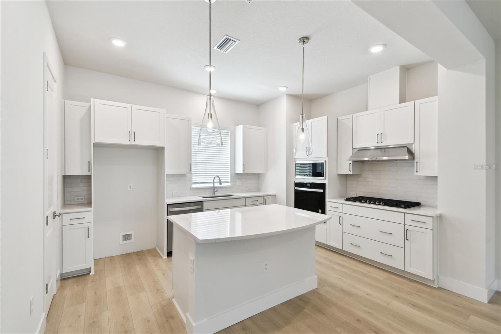Image 10 of 37 For 2123 1st Avenue N