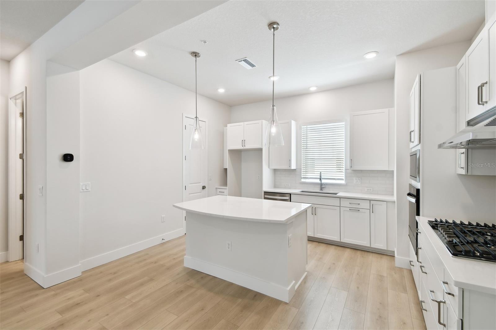 Image 11 of 37 For 2123 1st Avenue N