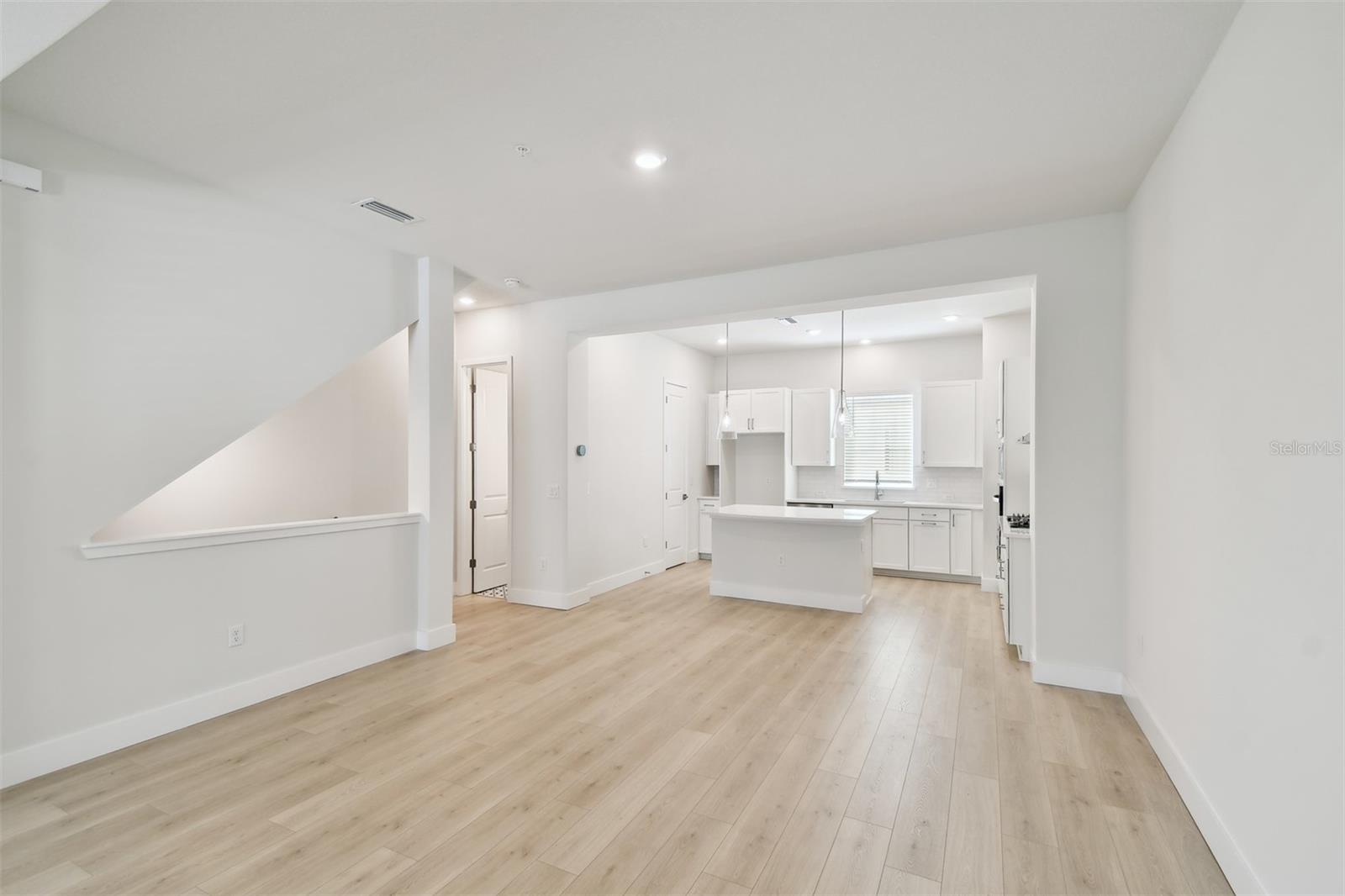 Image 15 of 37 For 2123 1st Avenue N