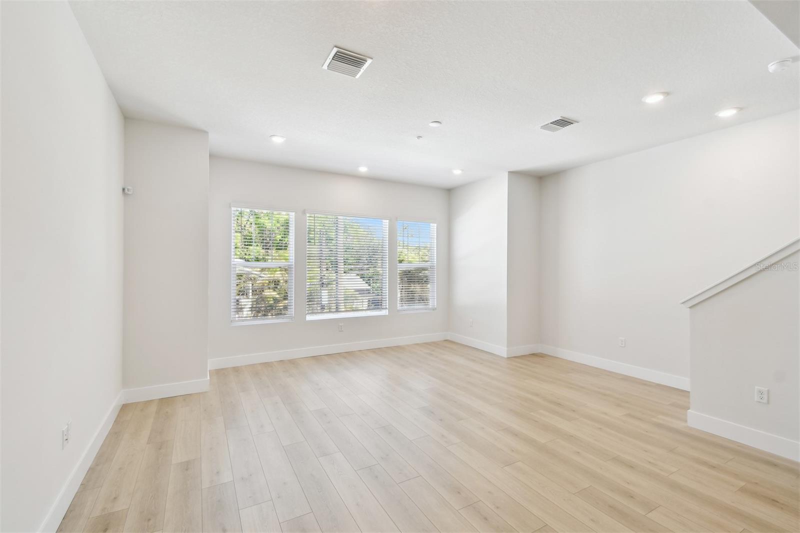 Image 16 of 37 For 2123 1st Avenue N