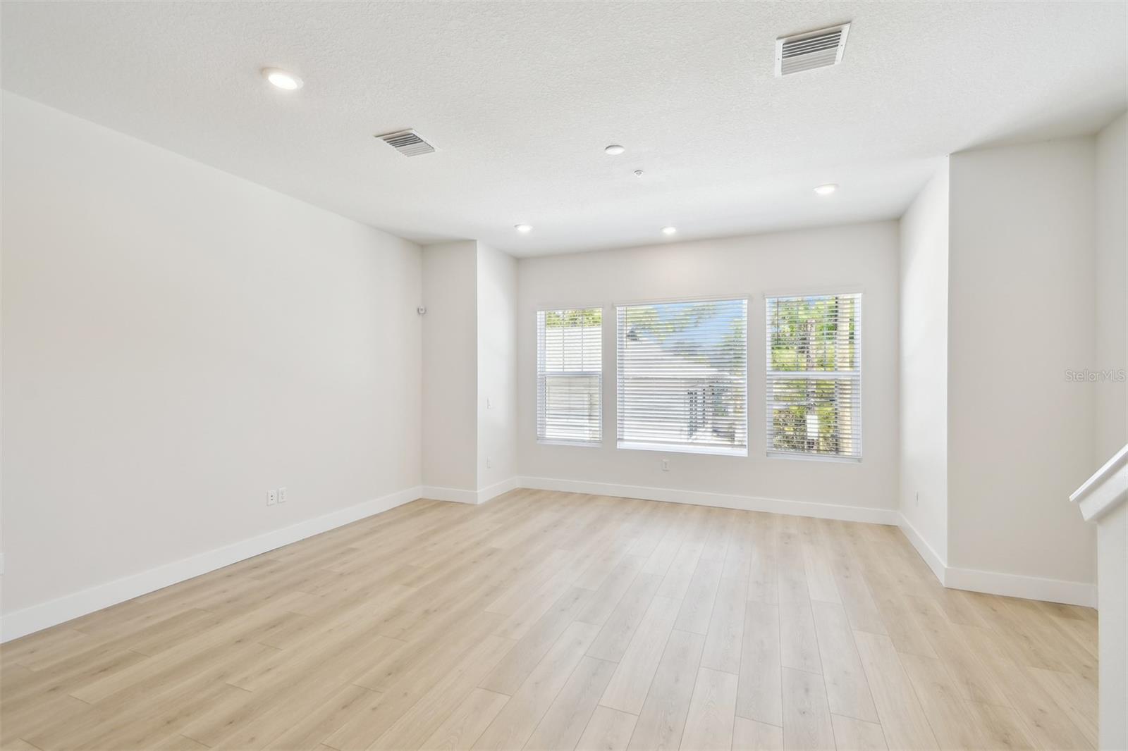 Image 17 of 37 For 2123 1st Avenue N