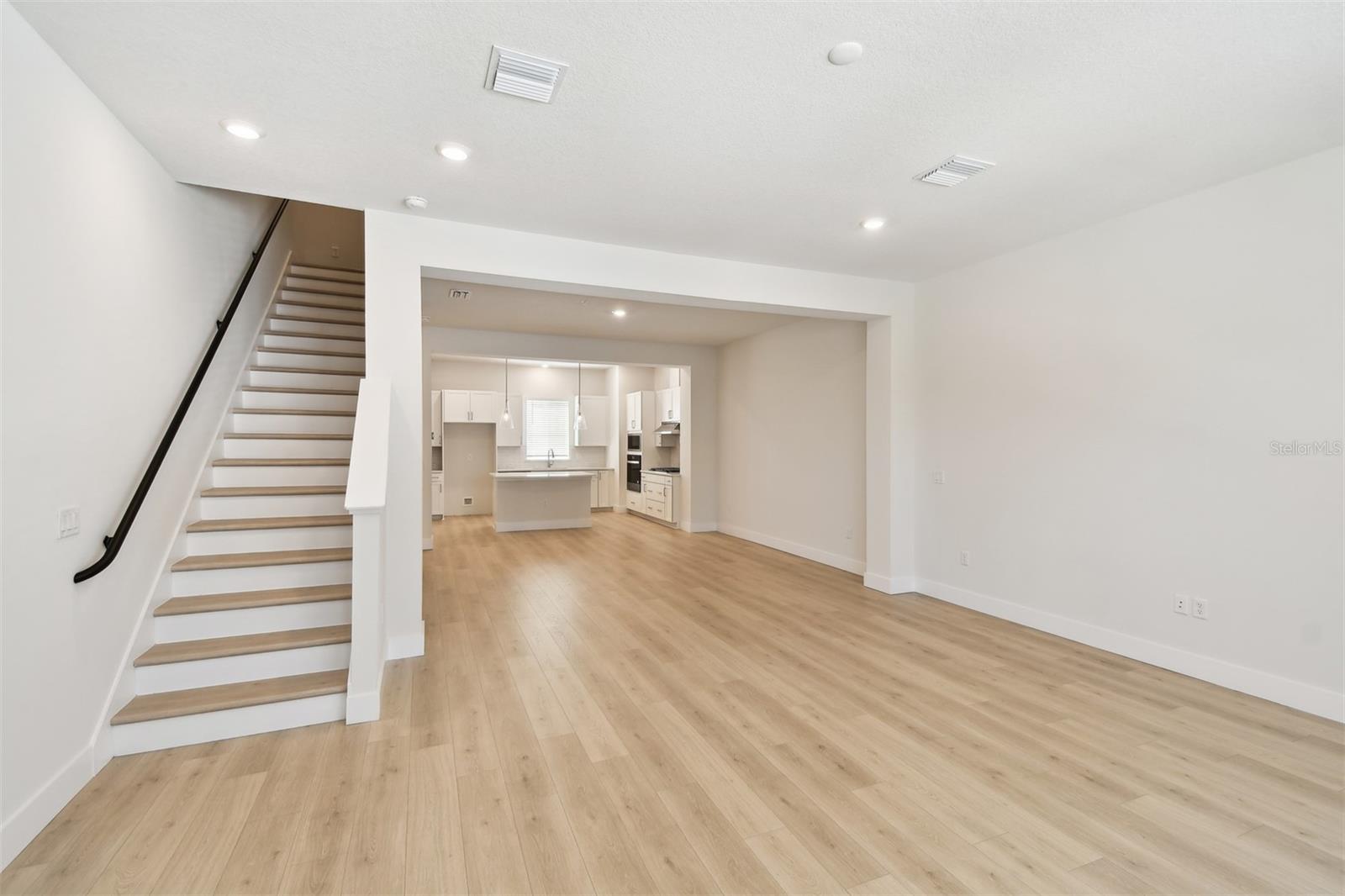Image 18 of 37 For 2123 1st Avenue N