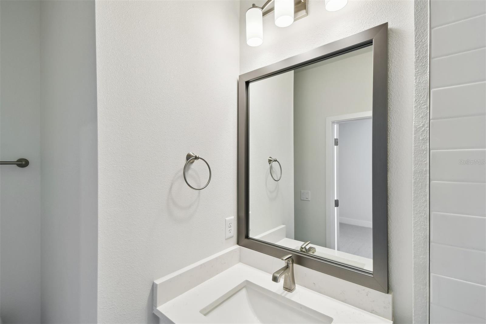 Image 31 of 37 For 2123 1st Avenue N